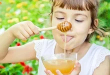 عوارض و فواید عسل برای کودکان و نوزادن